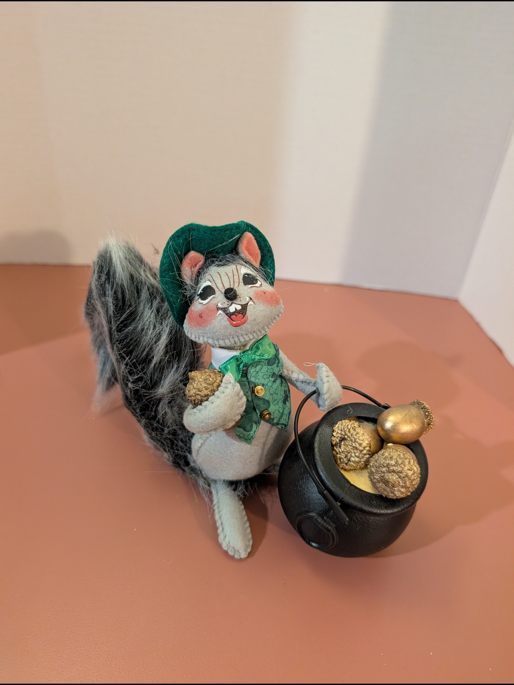 Annalee 2011 Nutty In Luck Irish Squirrel - 6 inches Tall